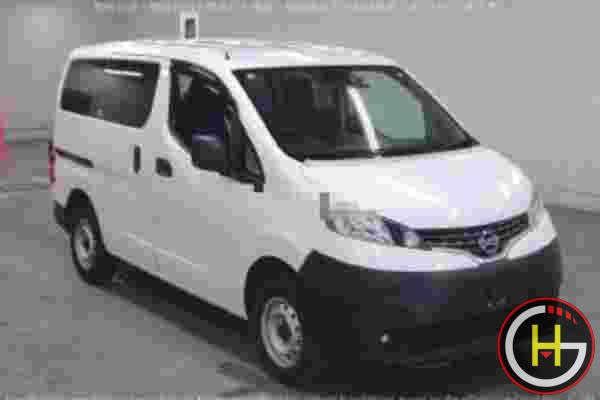 NISSAN NV 200